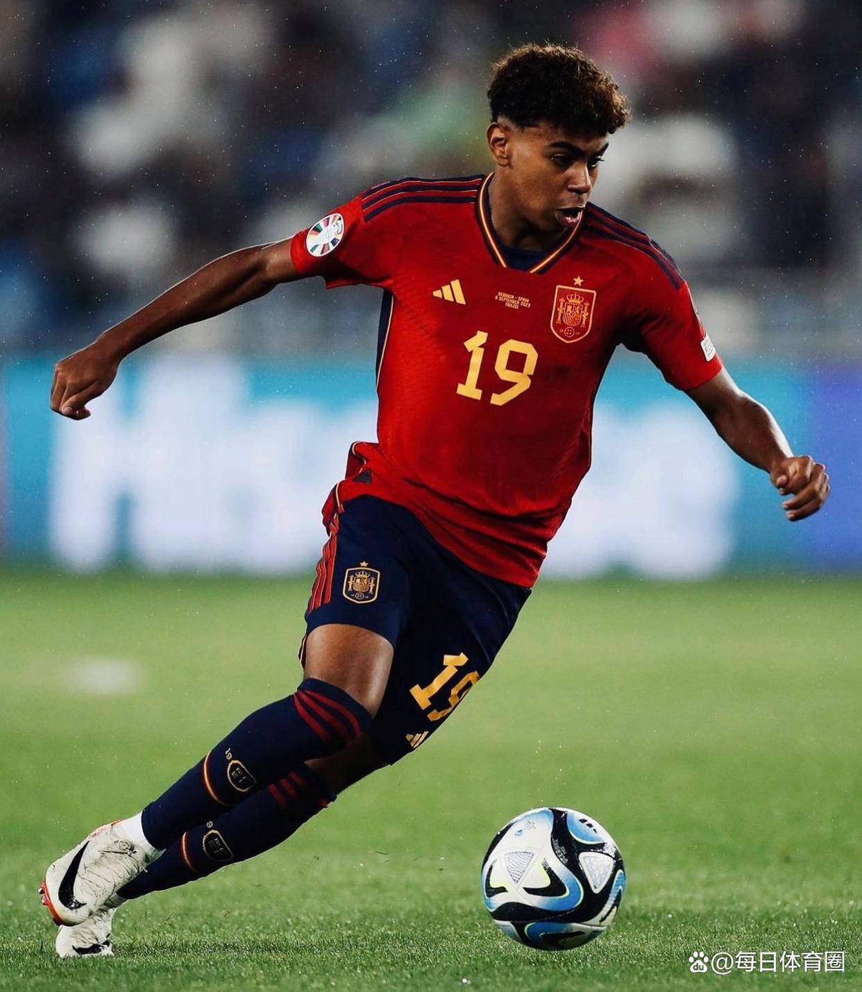 6-1！1-1！欧冠太精彩：拜仁稳进八强，巴萨点球绝杀扳平